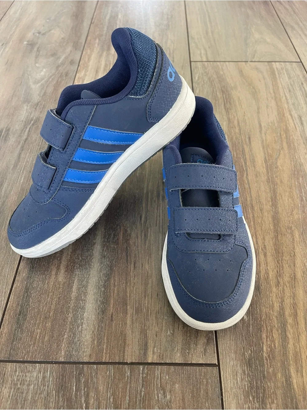 Adidas Hoops 2.0 CMF I, Boys sneakers Navy blue Size US 2.5 (Eur 34) Barely worn
